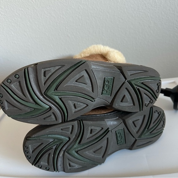 UGG sunburts tall woman’s boots - Picture 8 of 11